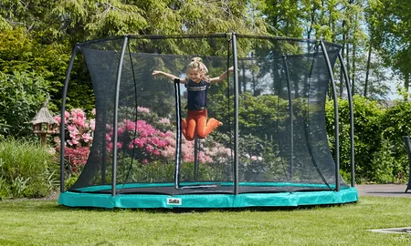 Trampolin eingraben oder auf Füßen? Entdecke die Vor- und Nachteile!